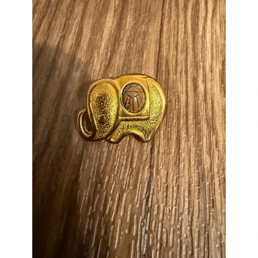 Vintage TS Gold Tone Elephant Brooch Pin with Carved Scarab Beetle‎ Inlay